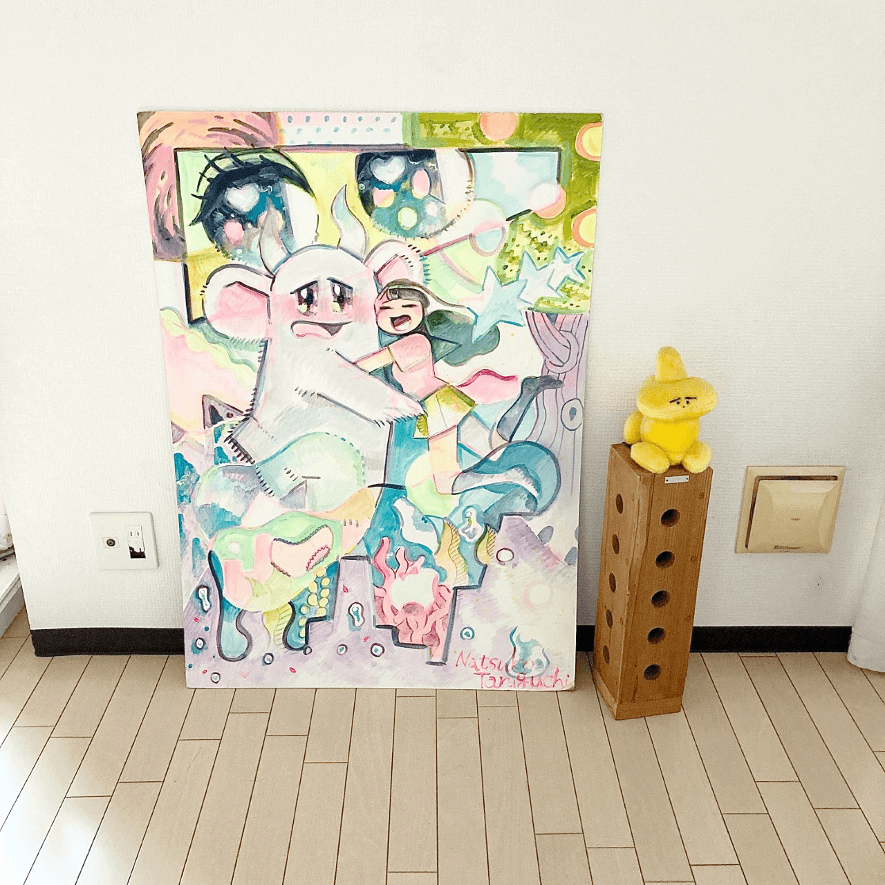 A work by Natsuko Taniguchi, painted at the exhibition, and a stuffed animal by Merias Kataoka, the first work i got from hers at the group exhibition “Dinosaur Expo”.