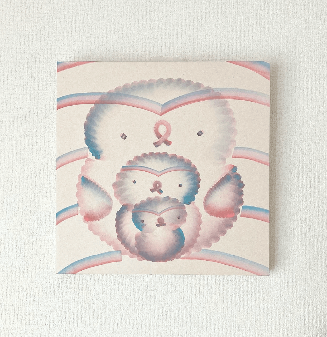 ヌトグランさんの作品。家族3人に見え、しかも鳥。